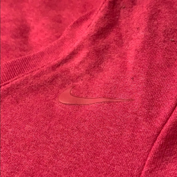 Pink v-neck dri-fit - Picture 3 of 3